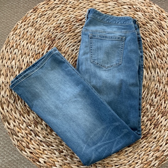 Torrid Mid Rise Slim Bootcut Jean 18R - Picture 3 of 15